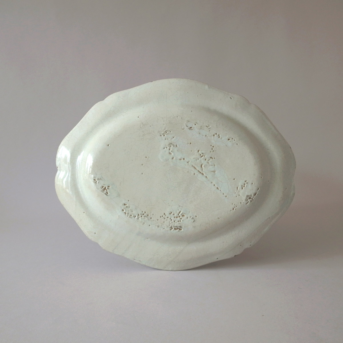 アンティーク 18世紀 マヨリカ オーバル皿 | 花リム | 白錫釉 