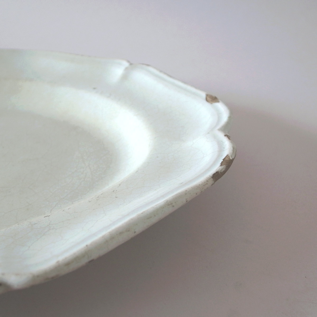 アンティーク 18世紀 マヨリカ オーバル皿 | 花リム | 白錫釉 