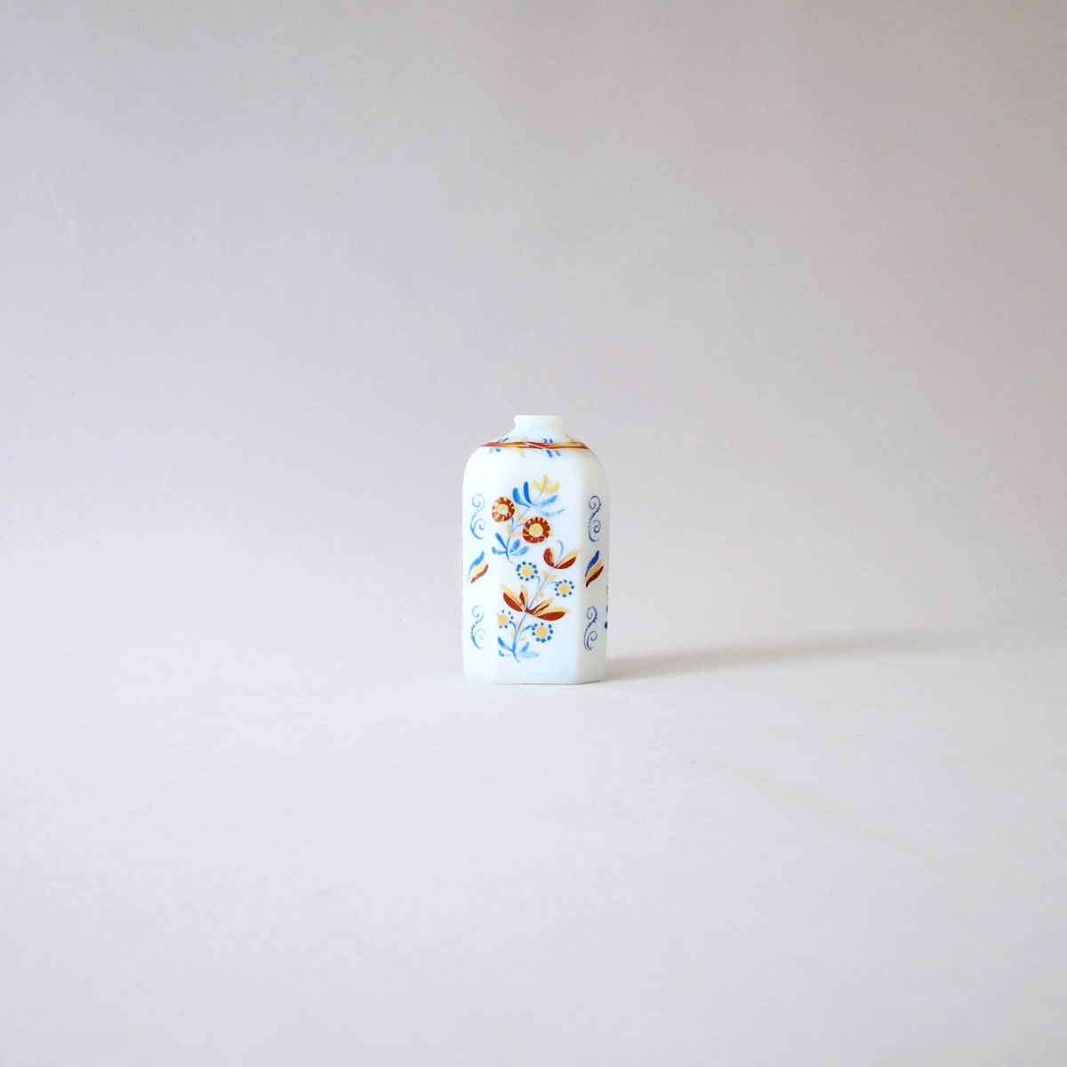 18世紀 エナメル彩ミルクガラスボトル